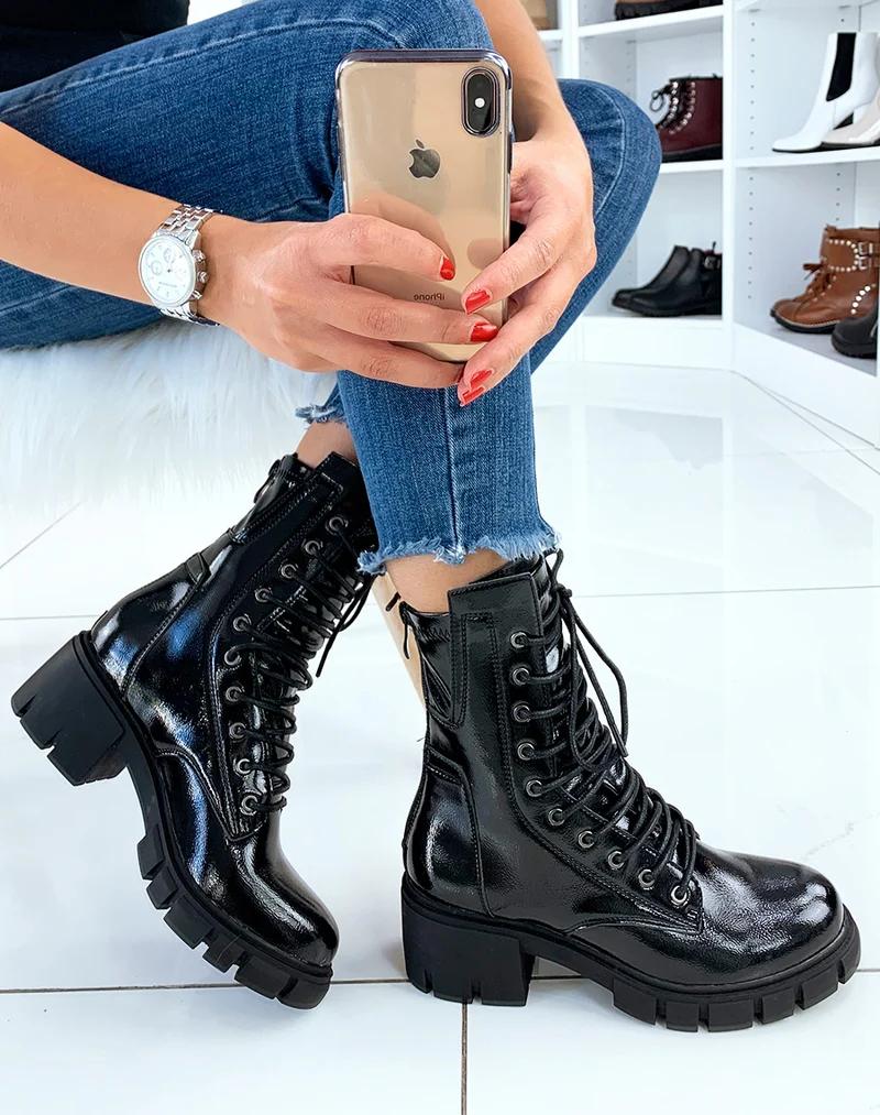 Bottines vernies noires à lacets