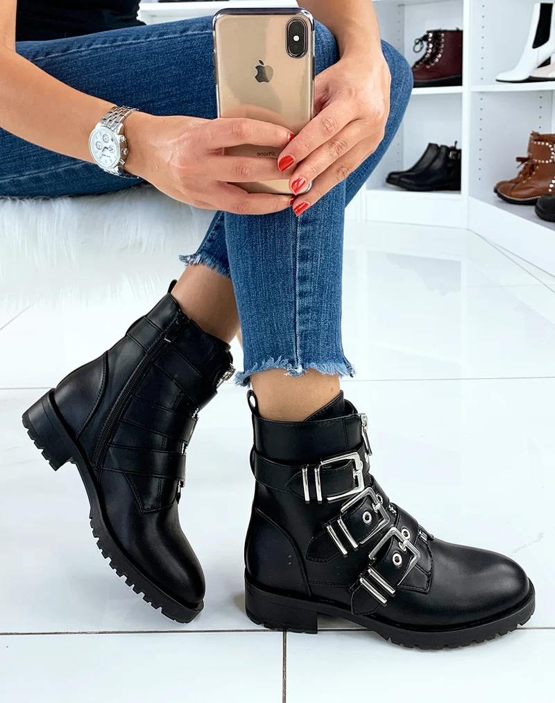 Bottines montantes noires à boucles argentées