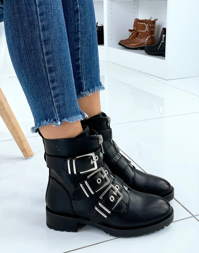 Bottines montantes noires à boucles argentées
