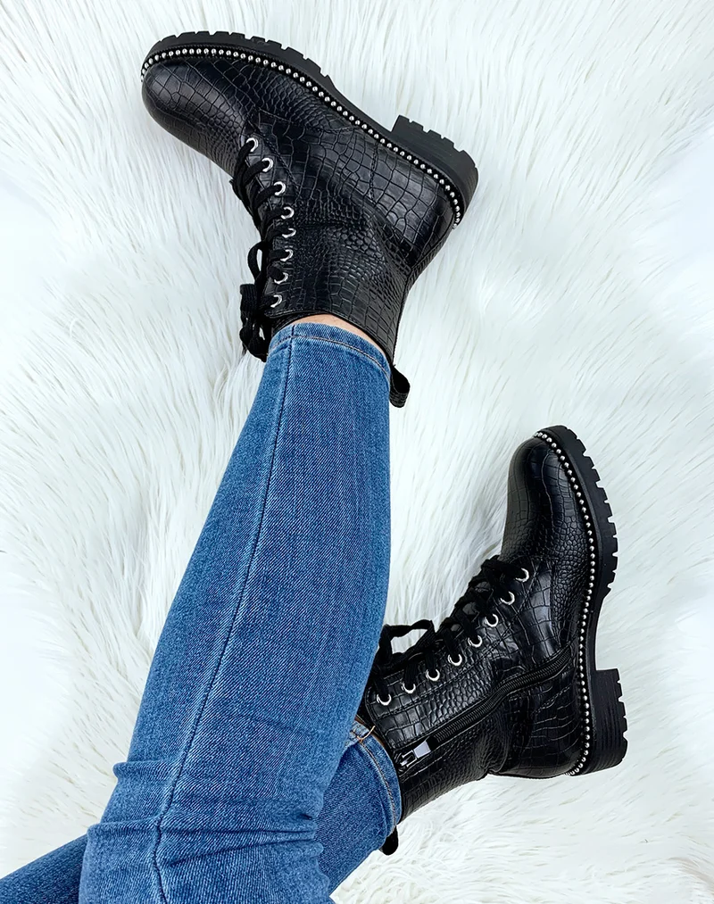 Bottines noires effet croco montantes à clous
