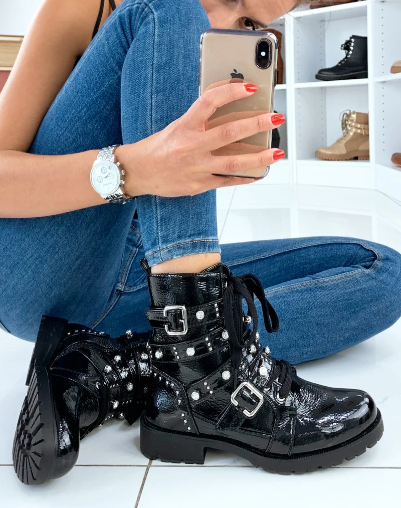 Bottines hautes noires vernies à clous