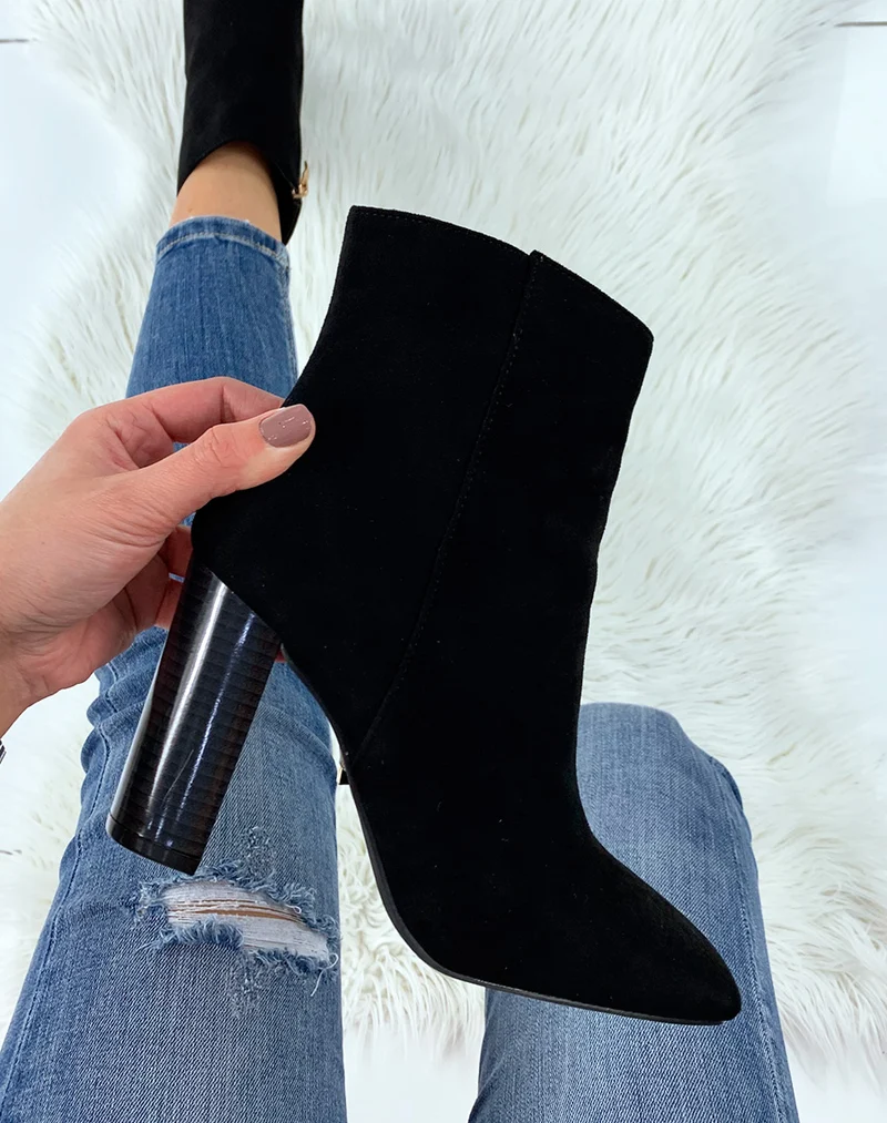 Bottines en suédine noires à talon carré