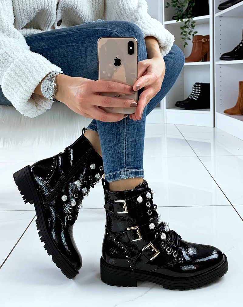 Bottines vernies noires ornées de perles