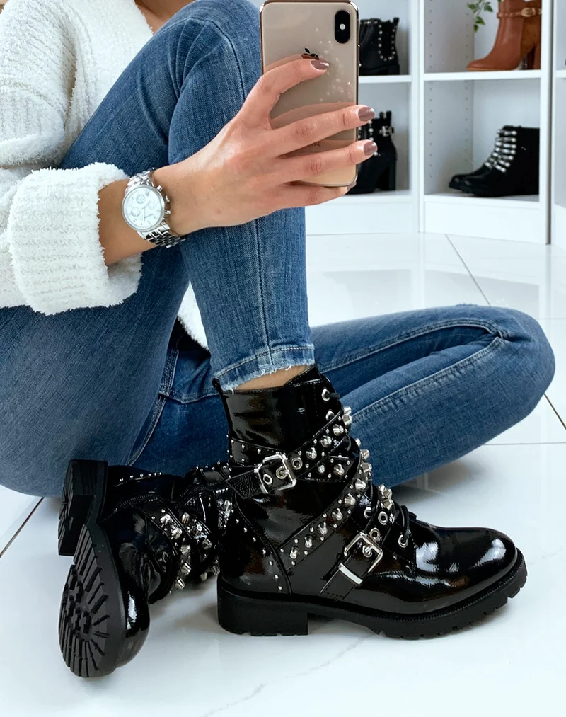 Bottines vernies noires à multiples lanières
