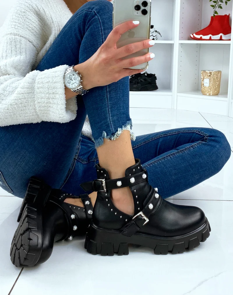 Bottines noires ouvertes à lanières perlées