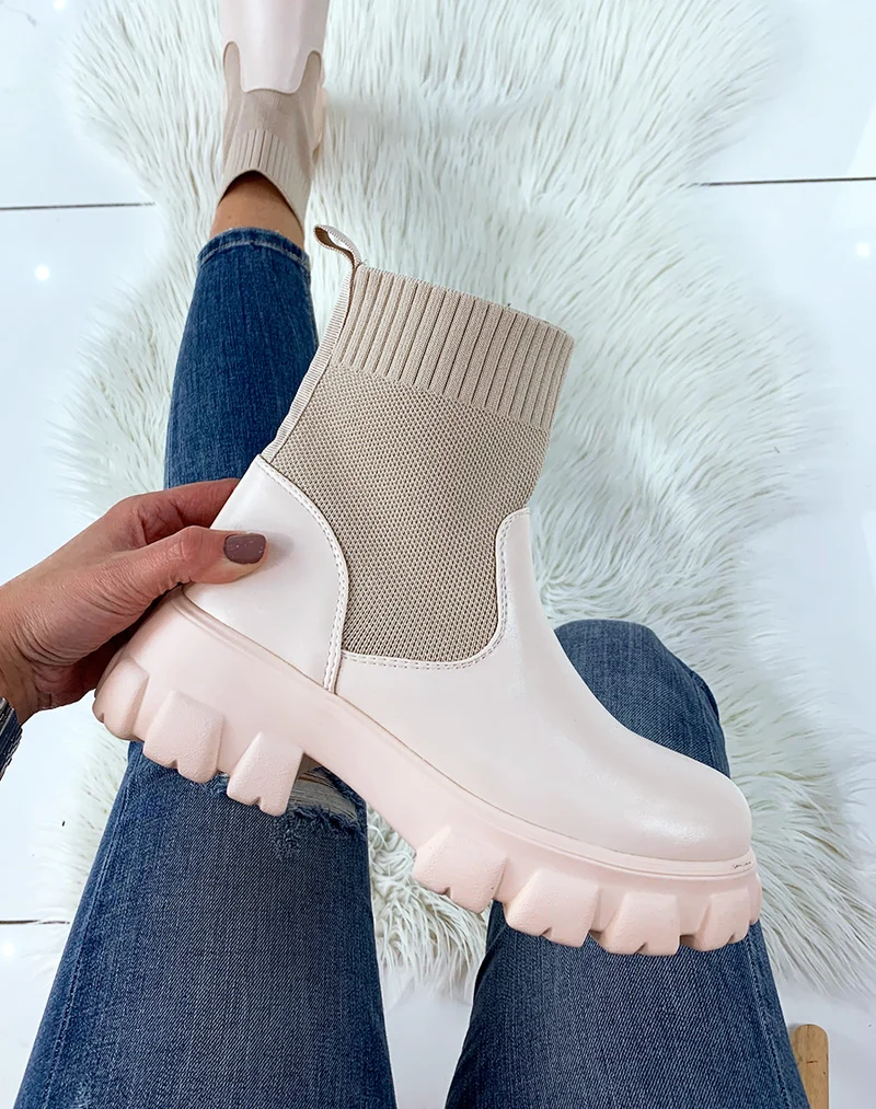 Bottines beiges chaussettes à semelle crantée