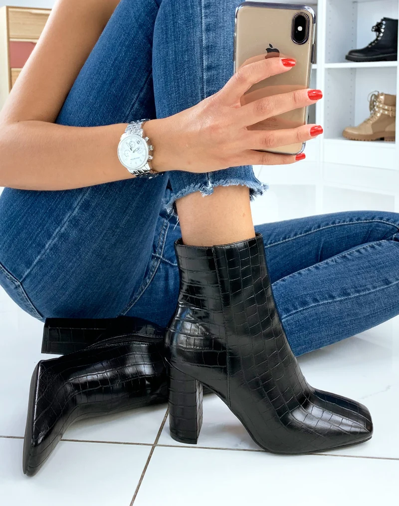 Bottines à talon noires effet croco à bout carré