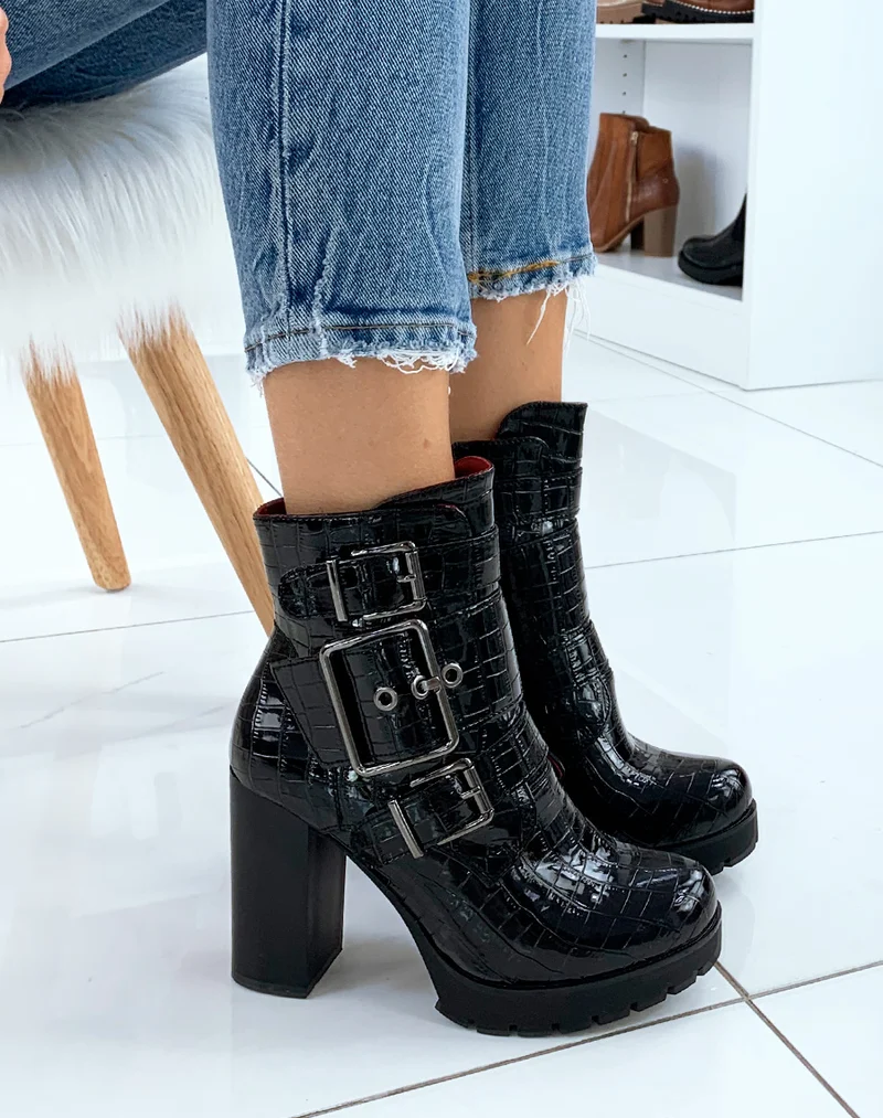 Bottines noires effet croco à triples grosses boucles