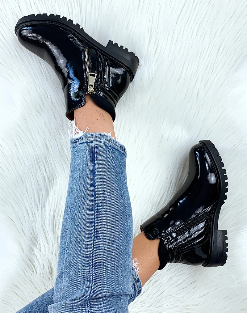 Bottines vernies noires à œillets dorées