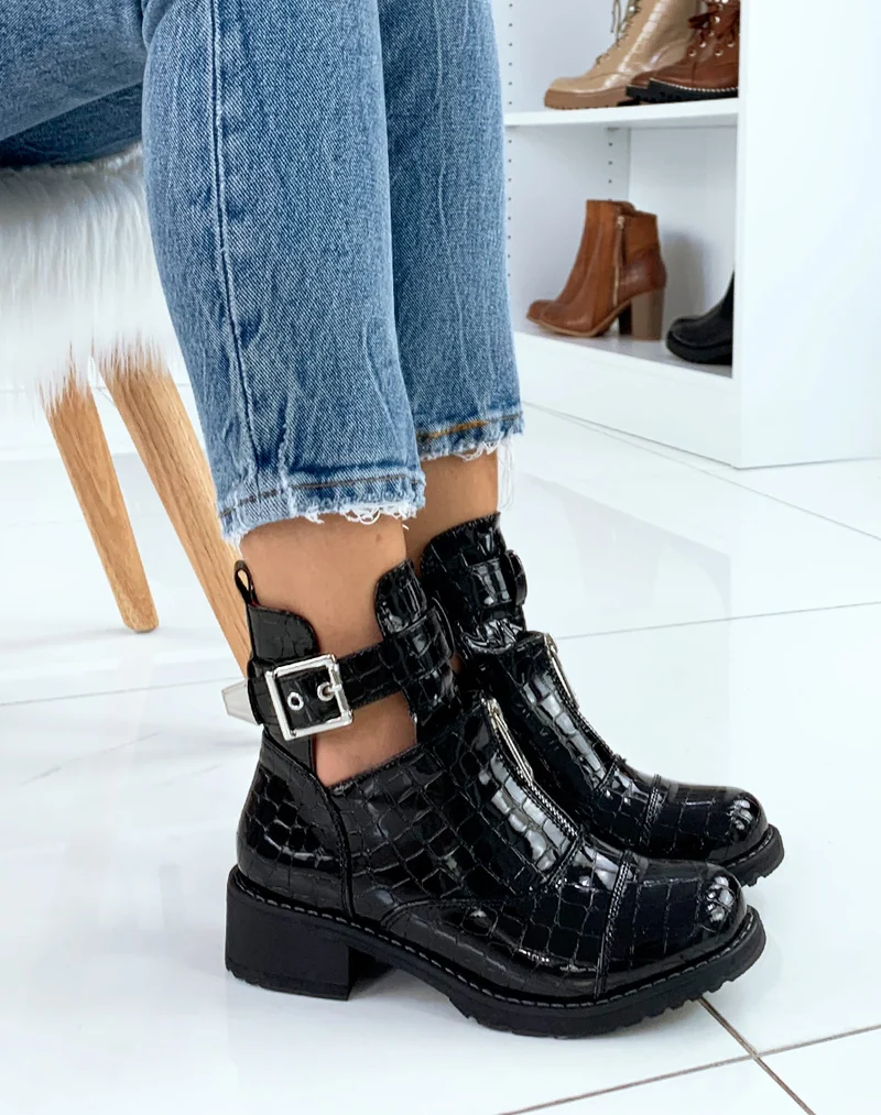 Bottines vernies noires ouverte en haut et à finition croco