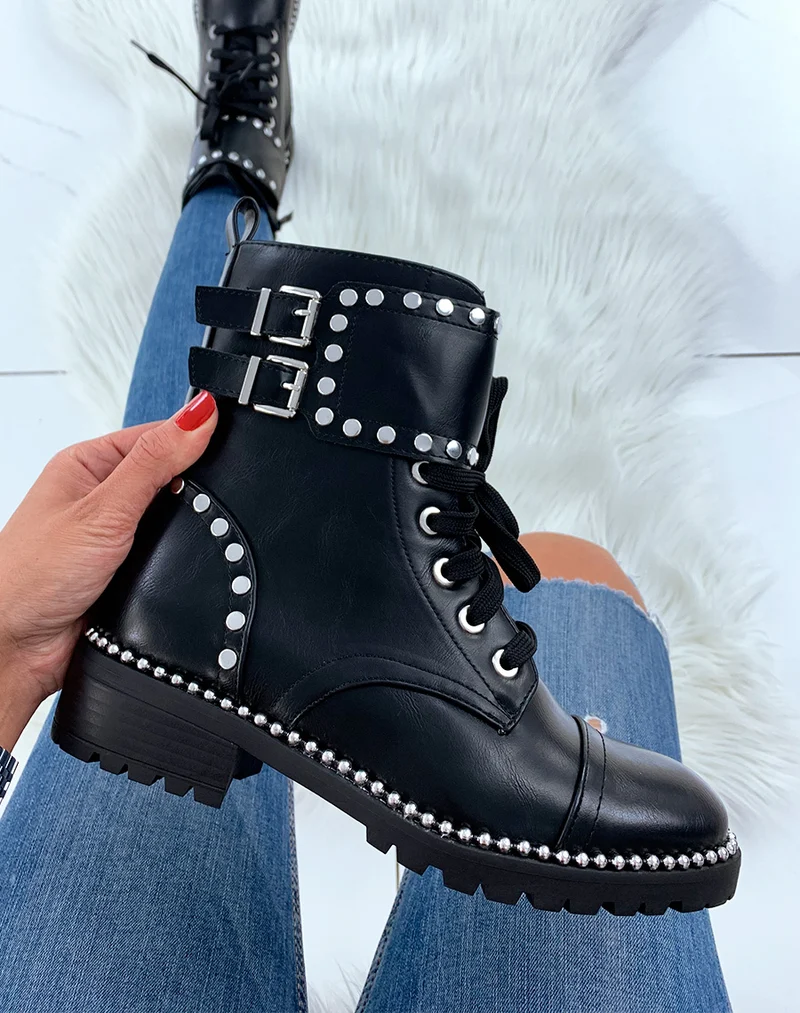 Bottines noires montantes cloutées