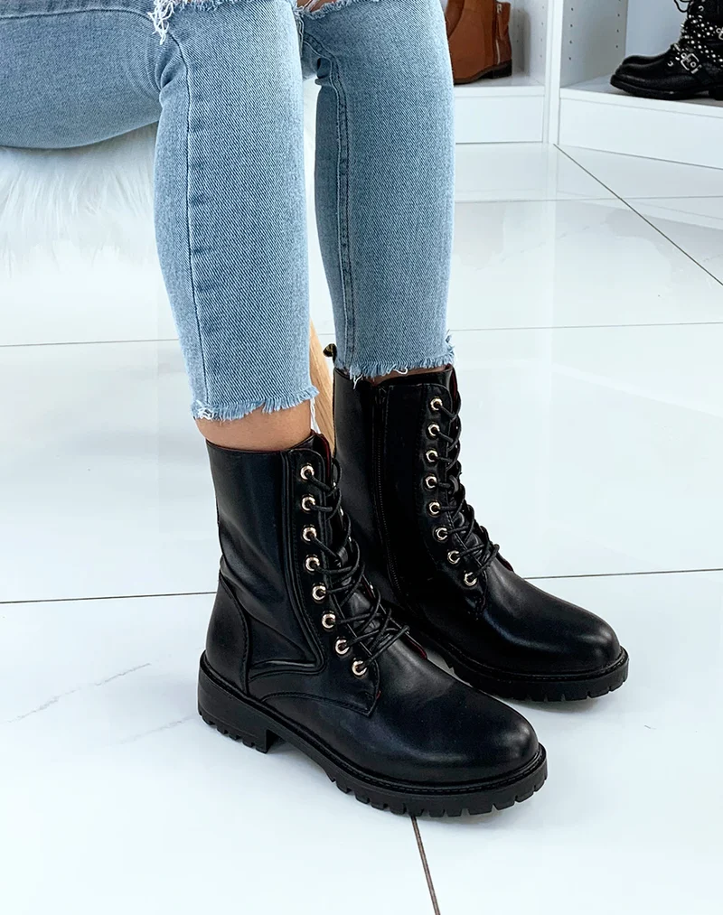 Bottines noir mat à œillets