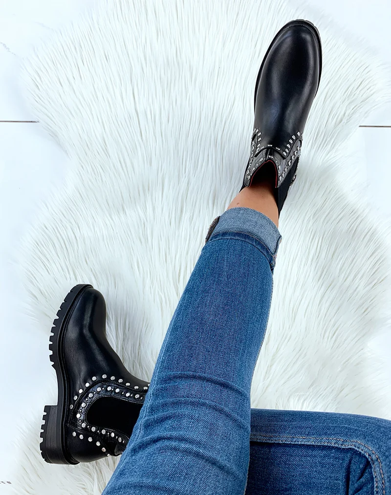 Bottines montantes en similicuir noires et effet croco ornées de clous argentés