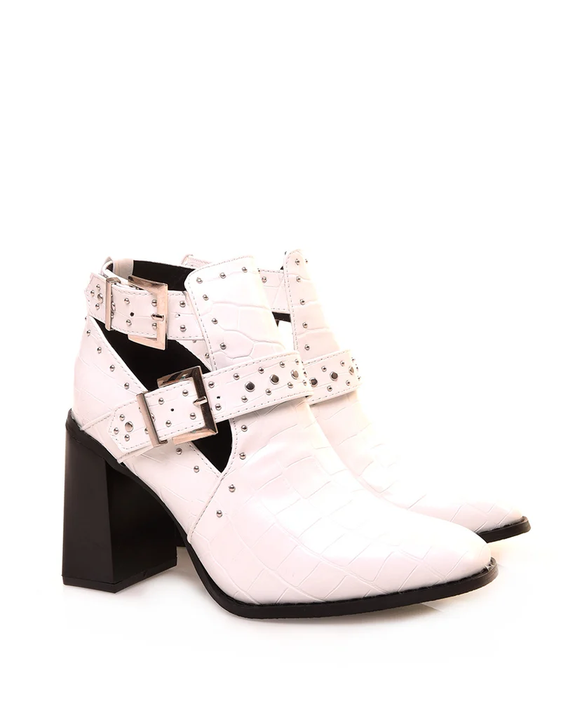 Bottines blanches effet croco ajourées à talon et à bout carré