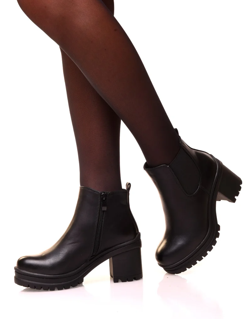 Bottines noires à talons et à lacets