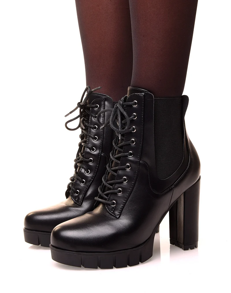 Bottines noires à talons et à lacets