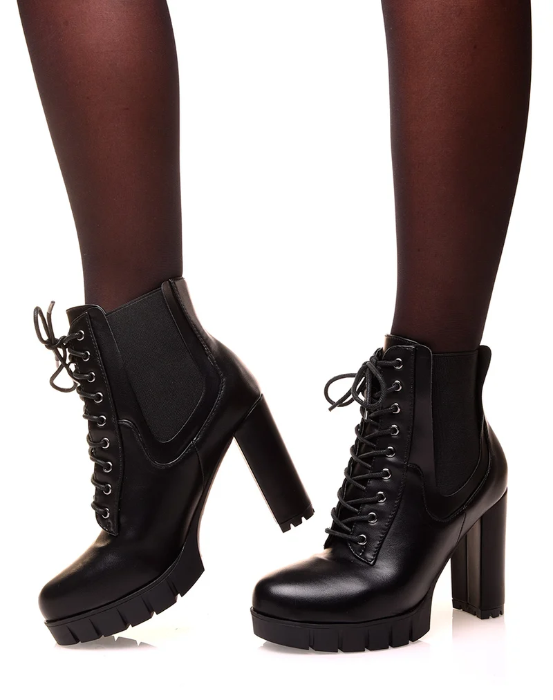 Bottines noires à talons et à lacets