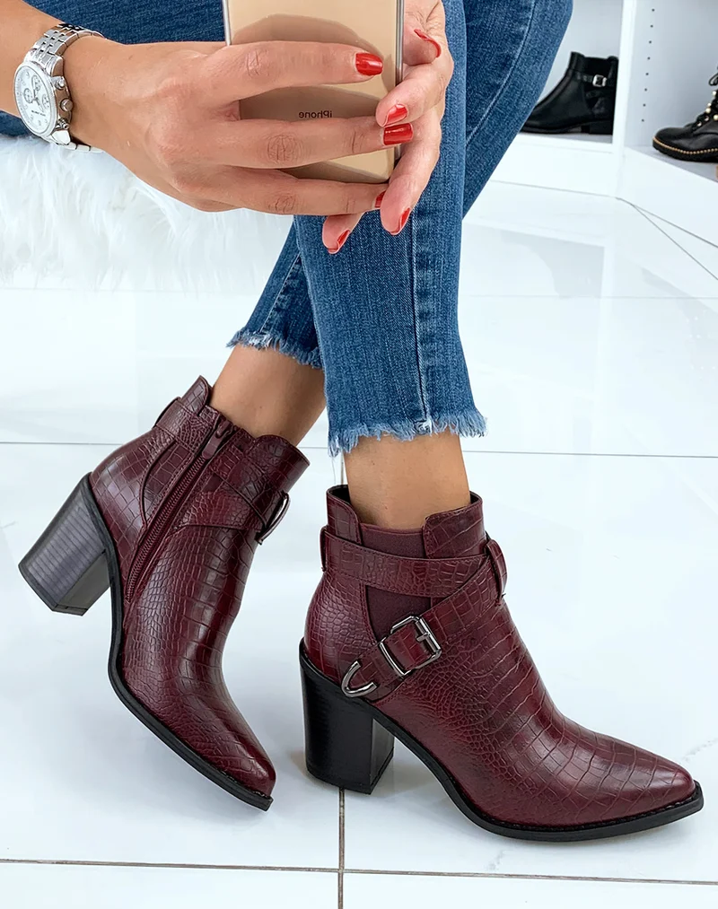 Bottines bordeaux à talons à effet croco et à doubles brides