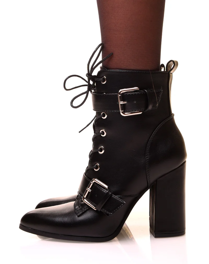 Bottines noires à talons et à lacets