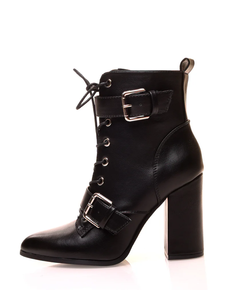 Bottines noires à talons et à lacets