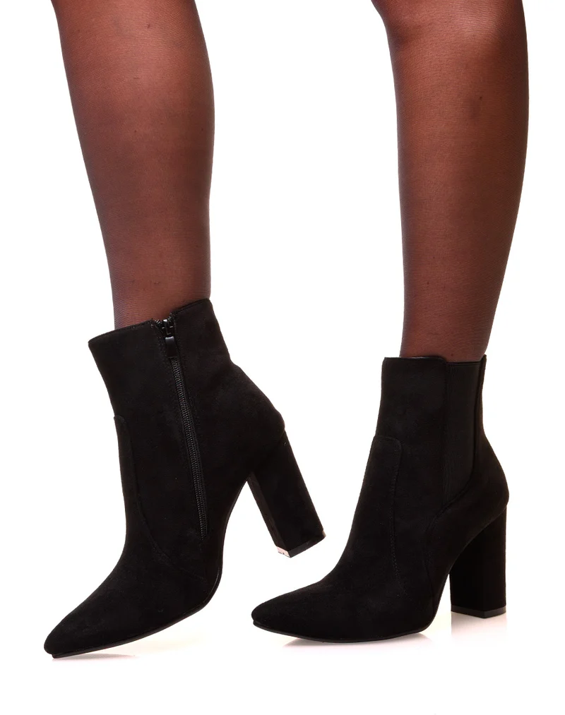 Bottines noires en suédine à talons et bouts pointus