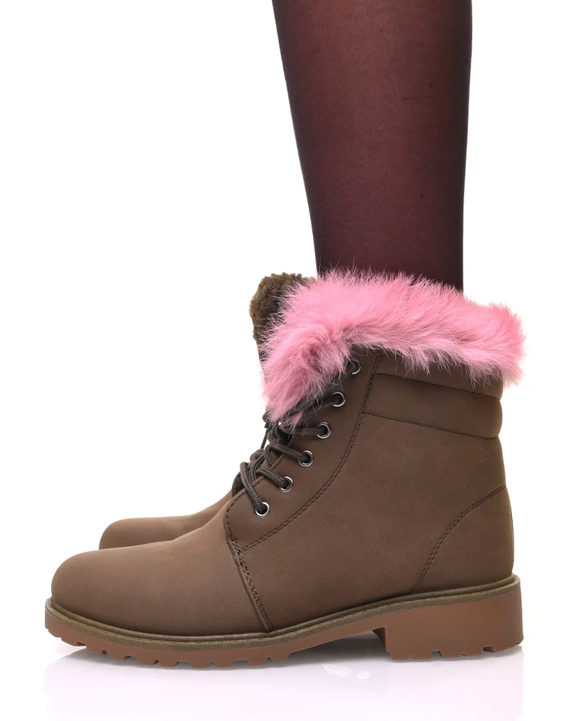 Bottines montantes kakis et fourrure décorative rose