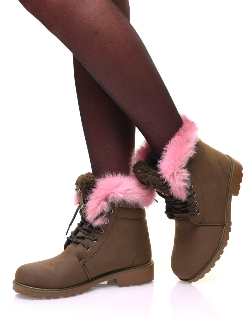 Bottines montantes kakis et fourrure décorative rose