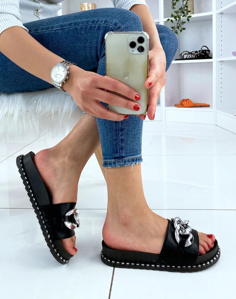 Mules noires cloutées à chaîne argentée