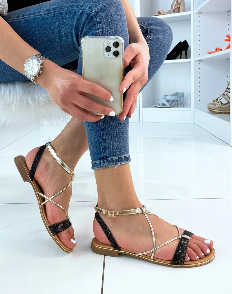 Nu-pieds à brides noires et dorées