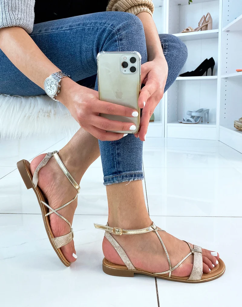 Nu-pieds à brides dorées et beiges