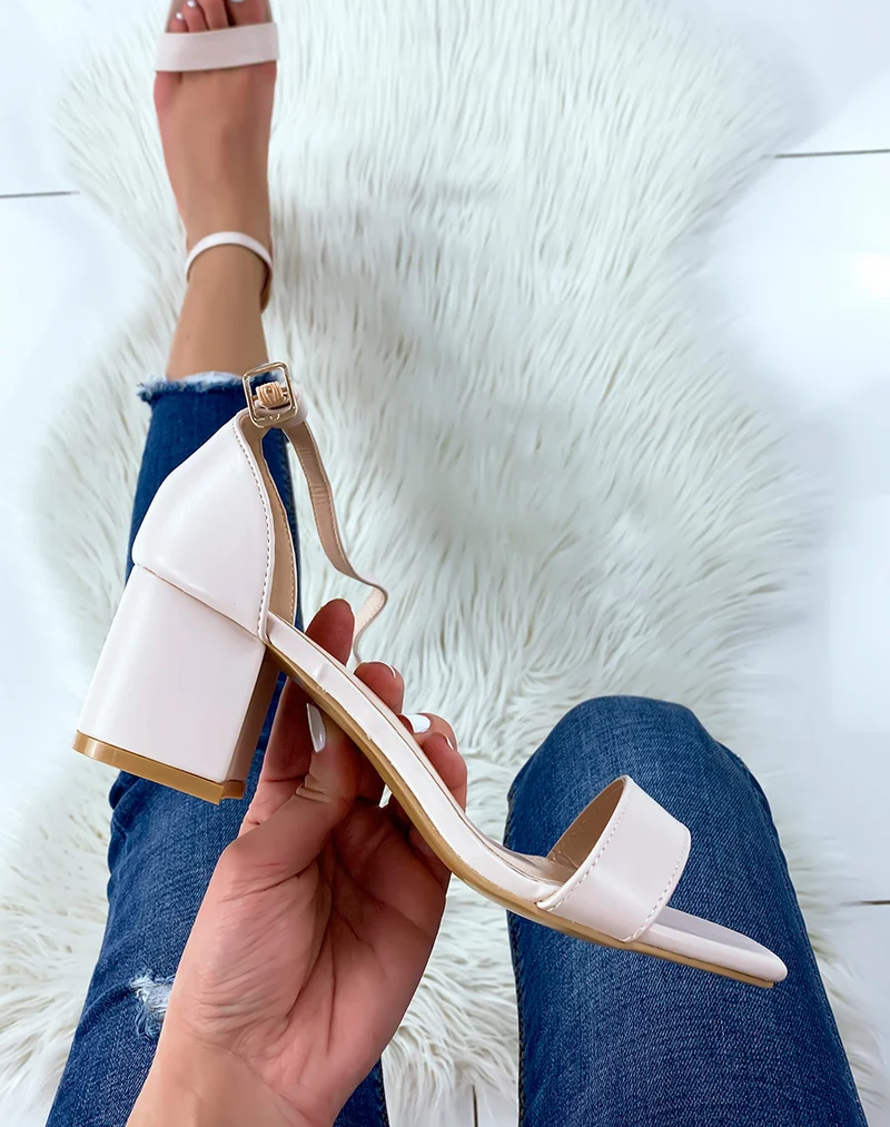 Sandales à talon mi-haut beige
