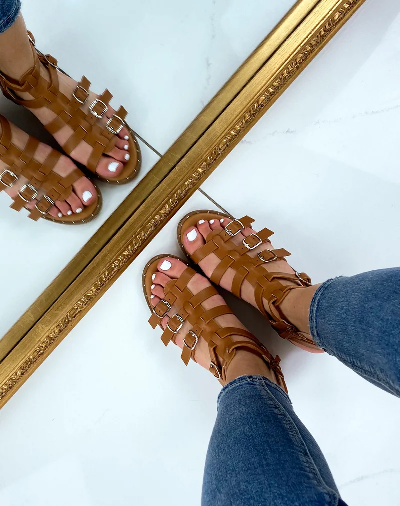 Nu-pieds camel style spartiate
