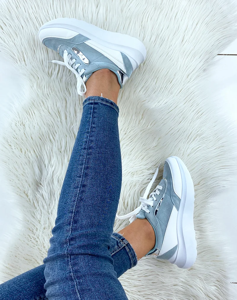 Baskets bleu pastel