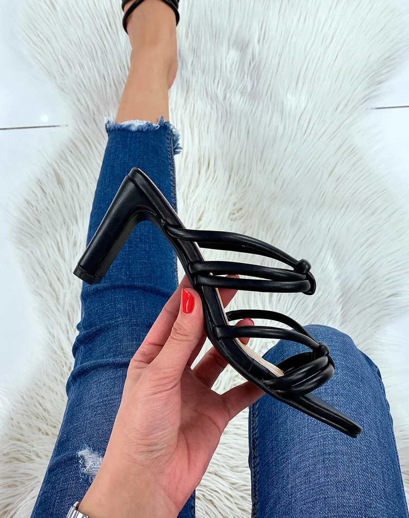 Mules à talon noires et multiples brides nouées