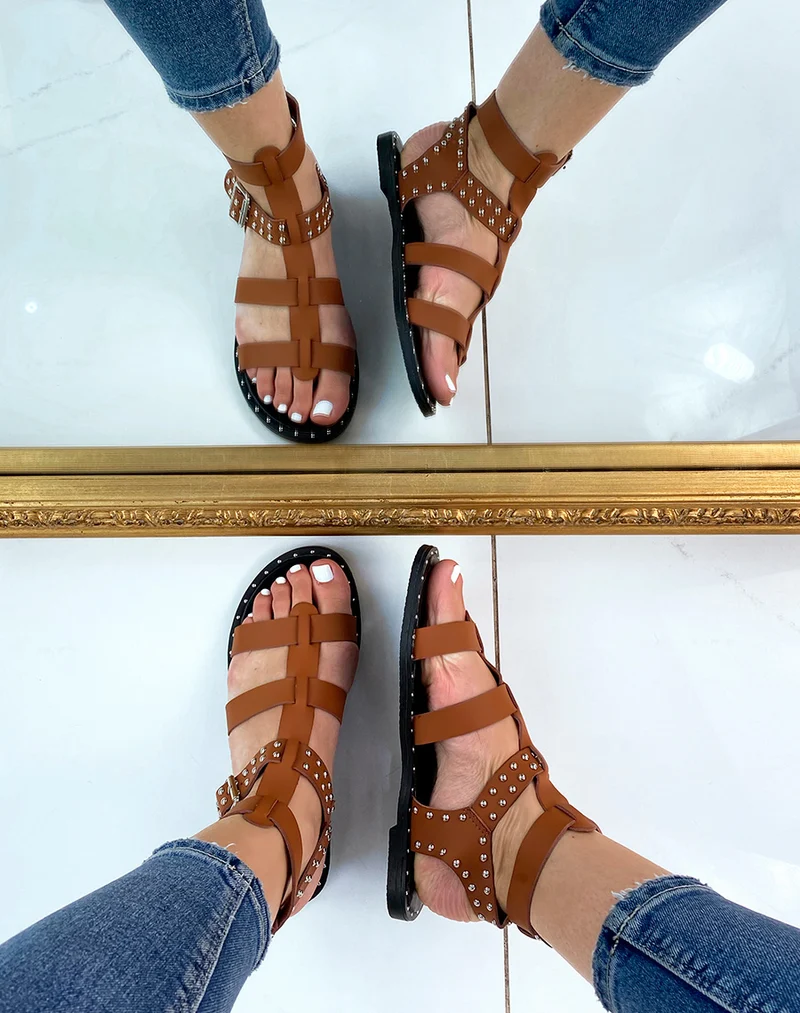Nu-pieds camel à multiples lanières