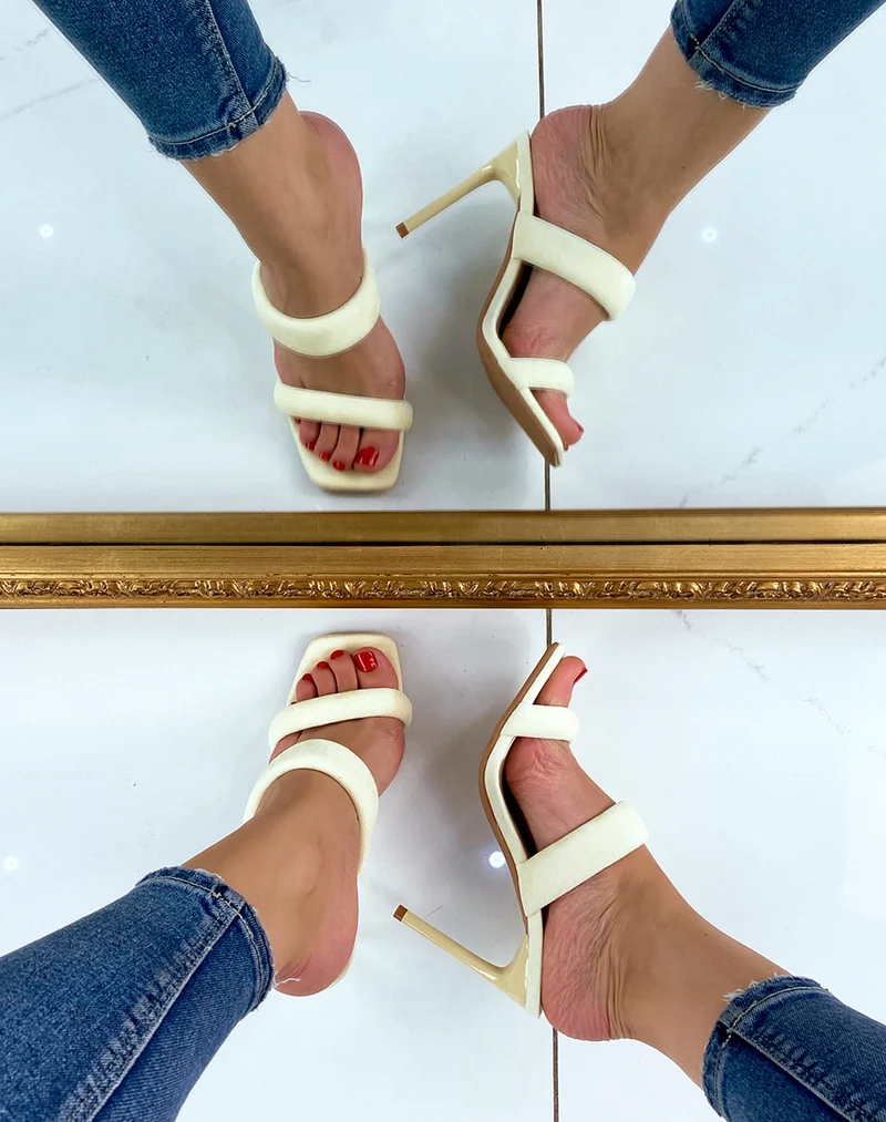 Mules en suédine double lanière à talon jaune pastel