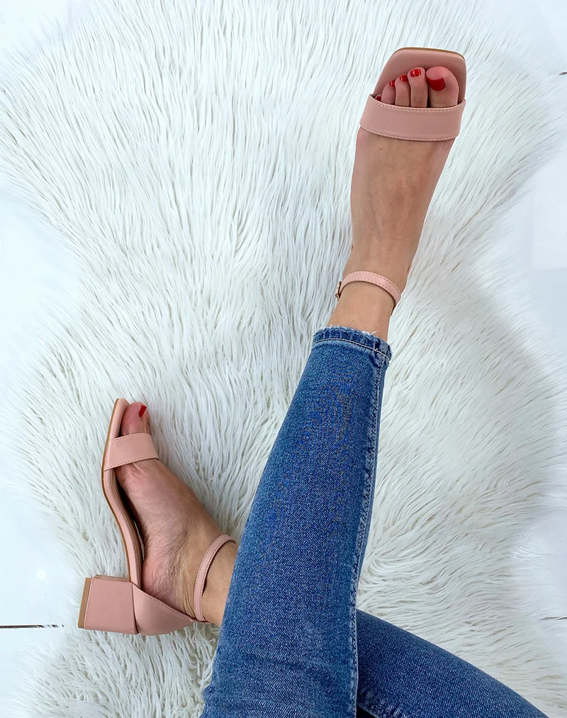 Sandale rose clair à petit talon carré