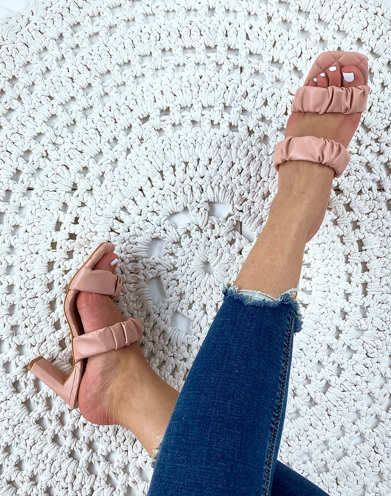 Sandales à talon en similicuir rose