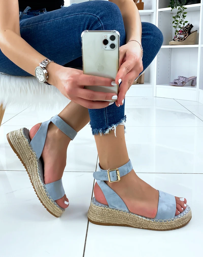 Nu-pieds bleu pastel en suédine à plateforme