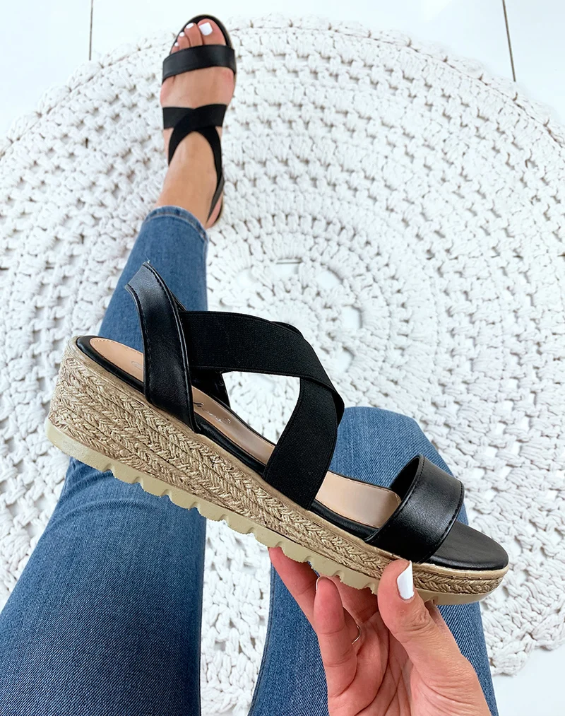 Sandales à talons compensées noires à multiples brides