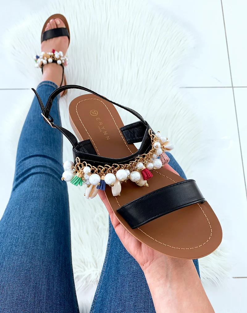 Nu-pieds noirs à perles et coquillages