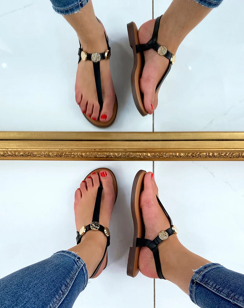 Nu-pieds à entredoigt noirs à détail doré