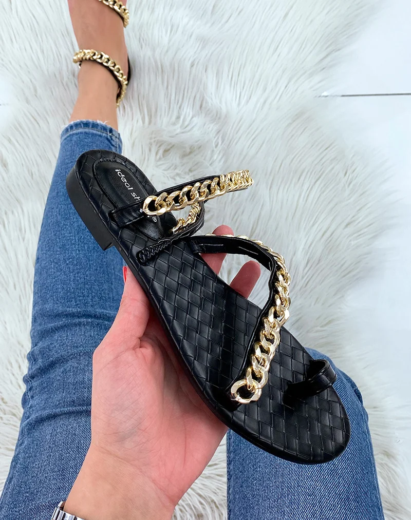 Nu-pieds noirs avec chaines dorées