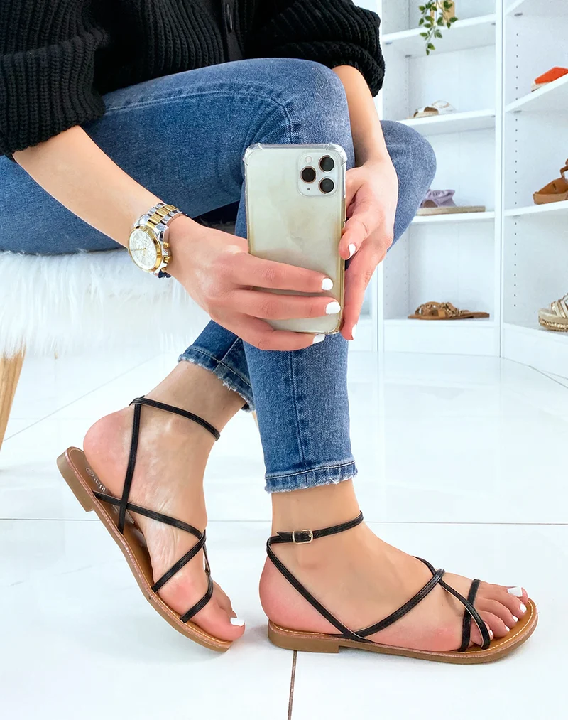Nu-pieds noires à multiples lanières fines