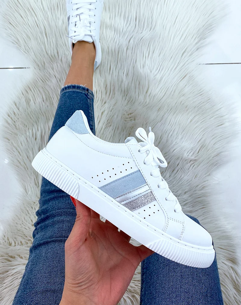 Baskets blanches à triples empiècements bleus et argentés