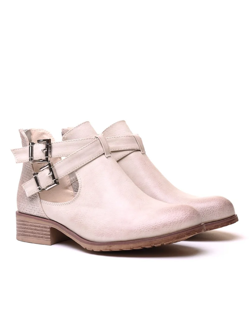Bottines basses blanc cassé ajourées avec lanières