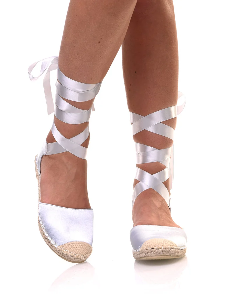 Espadrilles argentées satinées à bout fermé