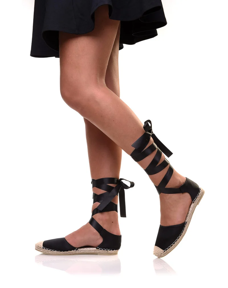 Espadrilles noires satinées à bout fermé