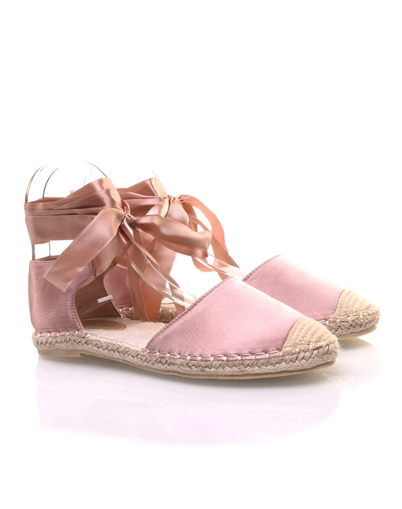 Espadrilles roses pâle satinées à bout fermé
