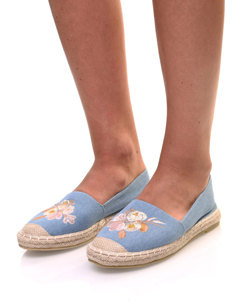 Espadrilles bleues brodées
